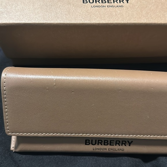 Burberry Sunglasses - Picture 6 of 8